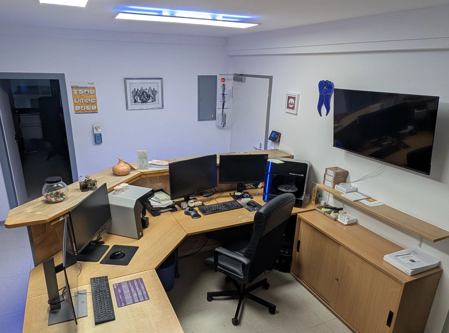 R&V Qualitätszahntechnik - Dentallabor - Labor drinnen